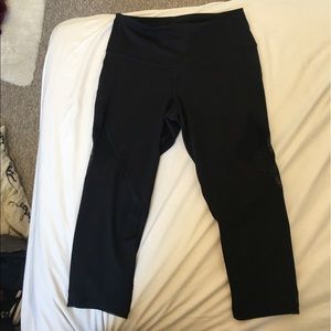 Old Navy Active Cropped Leggings with Mesh Panels